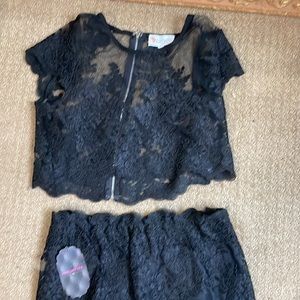 Lace zippered back set size large